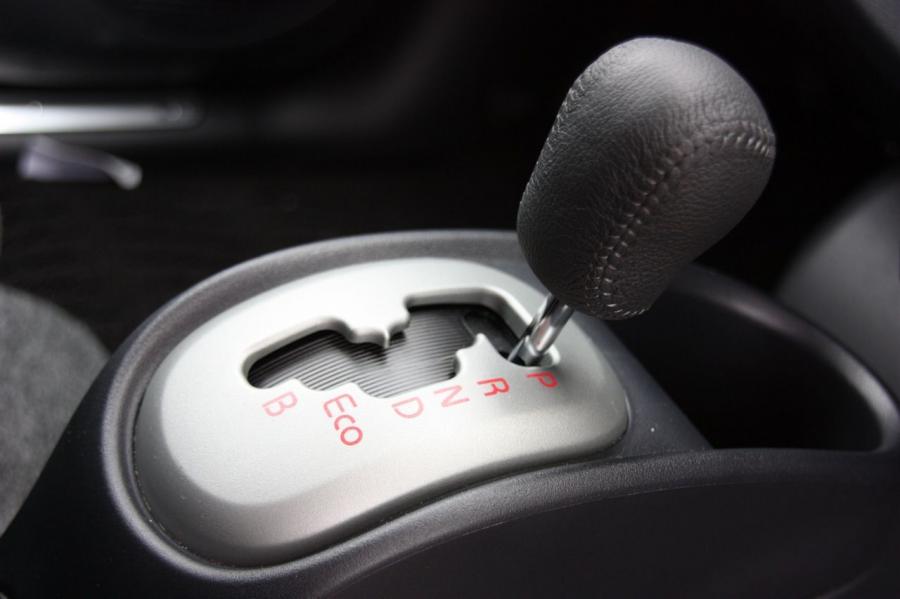  Mitsubishi i-MiEV (JDM) 2010 года  (фото 23 из 50)